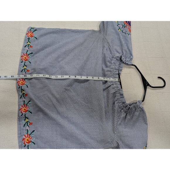Gorgeous pinstripe off the shoulder peasant style blouse w/floral embroidery L - Picture 6 of 8